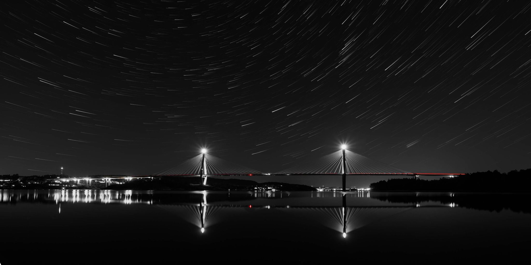 Uddevallabron med stjärnspår.